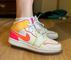 Jordan Air 1 Mid Edge Glow GS thumbnail 8