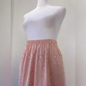 Vintage ‘90s Shimmery Light Pink Floral Print Stretchy Pencil Skirt thumbnail 2