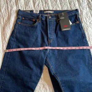 Levi's Ankle Jeans Dark Wash 32 NEW thumbnail 1