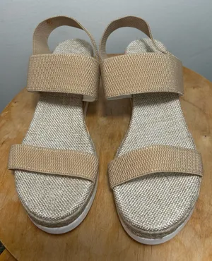 Summer comfortable women's shoes.Size 8. $20. Tan thumbnail 4