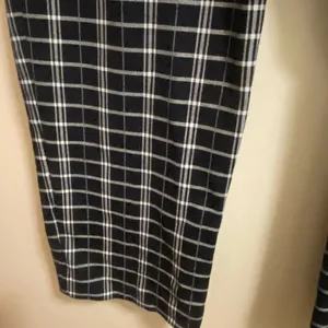 Amanda + Chelsea Women’s Plaid Capri Pants Size 19W Black White Waist 28” thumbnail 6