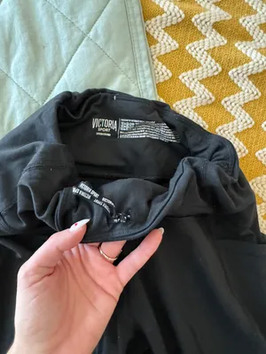 Victoria's Secret Black Leggings With Open Back thumbnail 6