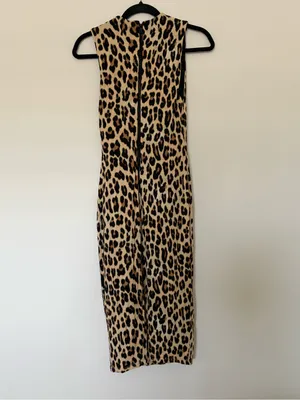 Alice + Olivia Delora Fitted Mock Neck Midi Dress Leopard Print thumbnail 6