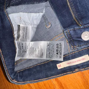 🍎Levi jeans Dark Blue Women’s Skinny Jeans thumbnail 4