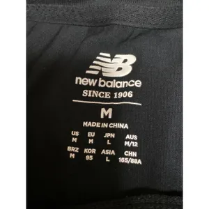 New Balance Women's Black Logo Spellout Short Sleeve Boxy Athletic T Shirt Top M thumbnail 3