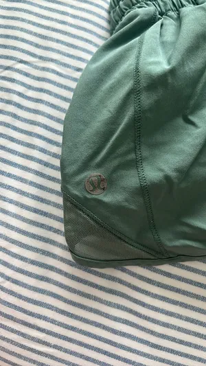 Lululemon Shorts Hotty Hot thumbnail 6