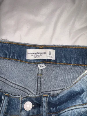 Abercrombie 4 inch mom short high rise curve love thumbnail 2