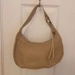 Like New!! Naturalizer Perforated Hand Bag in Camel thumbnail 1