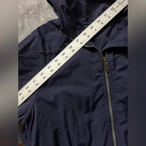 Lululemon Women’s Pack & Glyde Hooded Jacket‎ Windbreaker Navy Blue Size 4 thumbnail 6