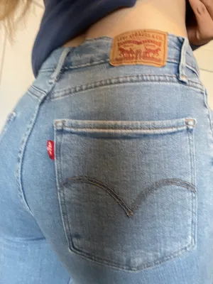 Levi's 721 High-Rise Skinny Jeans thumbnail 3