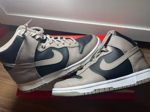 Nike Women’s Dunk High Moon Fossil thumbnail 6