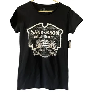 Disney Hocus Pocus Sanderson Witch Museum T Shirt‎ Women Size S Black Halloween thumbnail 1