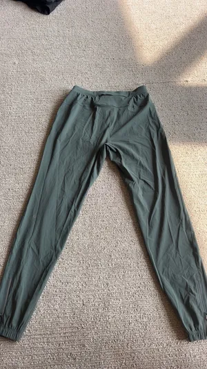 Men’s lululemon green joggers thumbnail 3