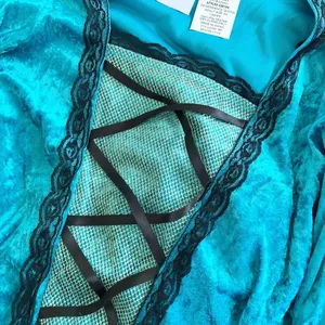 Charades Renaissance Queen Costume Blue Velvet Gown and Headpiece NEW IN PACKAGE thumbnail 6