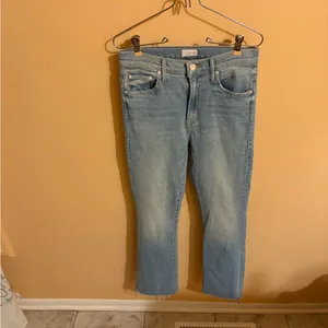 Mother Insider Crop Step Fray Jeans in Fresh Catch thumbnail 4