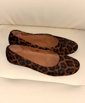 The shoes are Gentle Souls flats with a leopard print and a calfskin finish. thumbnail 4