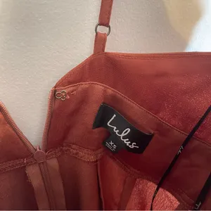 Lulu’s Look of Luxe Rusty Rose Satin Asymmetrical Wide-Leg Jumpsuit size XS thumbnail 8
