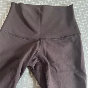 lululemon athletica Black Leggings with Breathable Fabric and High-Waist Design thumbnail 3