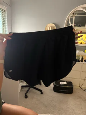 Low-Rise Lululemon Hotty Hot 2.5" Shorts thumbnail 3