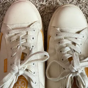 Tory Burch ivory canvas curry yellow classic court shoes Size 8.5 thumbnail 5