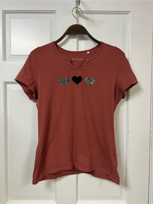 GUESS Rust Short-Sleeve Tee with Heart Motifs thumbnail 3
