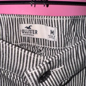 Hollister Black & White Striped Cropped Ankle Pants Relaxed Fit‎ thumbnail 2