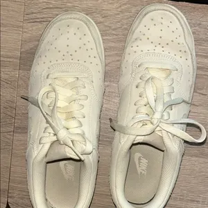 Nike Cream Casual Sneakers thumbnail 6
