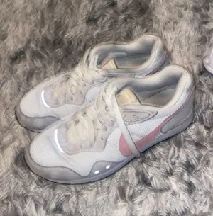 Nike Sneakers thumbnail 4