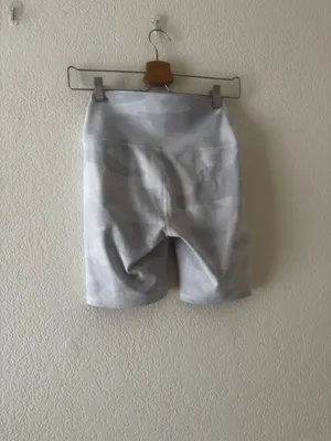 Alo Yoga White camo Vapor biker shorts thumbnail 4