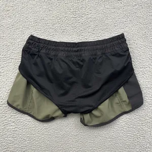 Lululemon Tracker Shorts Low Rise 4" Green Camo Athletic Athleisure Women's 8 thumbnail 5