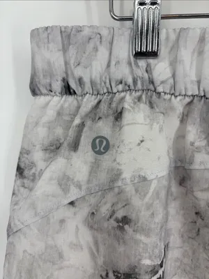 Lululemon Flat-Front Relaxed Short 4.5" Women’s Size 12 Aquila Rhino in EUC! thumbnail 8