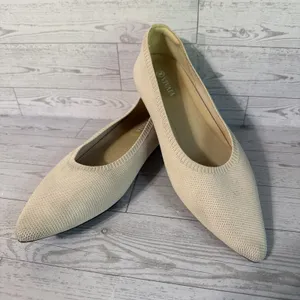 Vivaia Ballet Flats Sz 41 EU 9.5 US Beige Neutral Minimalist Shoes Pointed Toe thumbnail 1