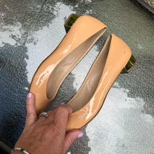 J. Crew Italy Women 8.5 Beige Patent Leather Gold Heel Metallic Flats Mary Jane thumbnail 1