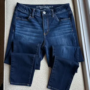 NWOT American Eagle Super Stretch Hi-Rise Jegging size 8 with acid washed areas thumbnail 1
