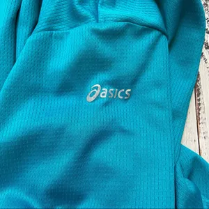 Asics Women’s Long Sleeve Athletic Top. Size Small. thumbnail 5