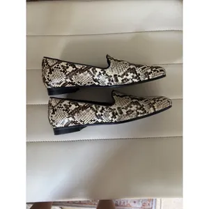 Vionic Willa Snakeskin Loafers Women 5 Smoking Slipper Almond Toe Tan Black Flat thumbnail 5