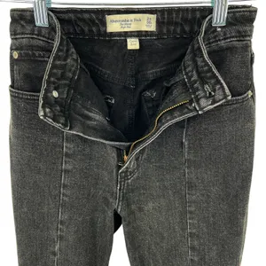 Abercrombie & Fitch The Skinny High Rise‎ Black Jeans Womens 24 Raw Hem EUC thumbnail 6