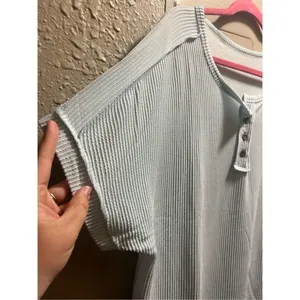Woman’s Blue Short Sleeve Shirt Woman’s Size 2X thumbnail 4