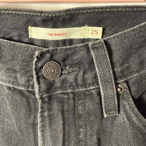 NWOT Levis Womens 94 Baggy Jeans Black Stonewash Straight‎ Leg Denim Size 25 thumbnail 7