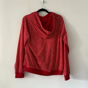 Vera Bradley Red Snow Stripe Polar Velour Pullover Hoodie NWT Size L thumbnail 3