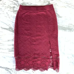 FREE PEOPLE Storyteller Crochet Lace Trim Quilted Pencil Skirt Burgundy Size XS thumbnail 2