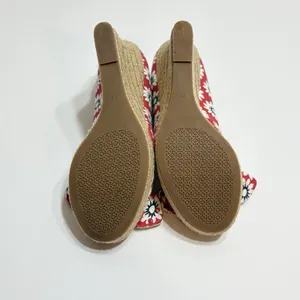 Tory Burch Dory Red Floral Canvas Peep Toe Wedge Espadrilles Size 7.5 Beachy thumbnail 12