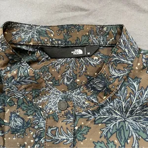 The North Face women’s long sleeve green light weight button up blouse medium thumbnail 3