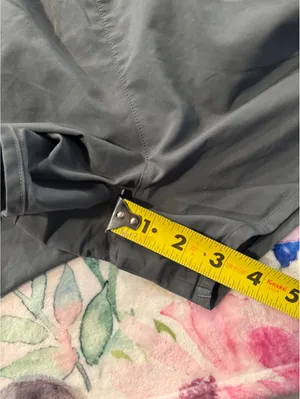 Under Armor Womens Medium Gray Running Shorts Athletic Gym Workout Size M thumbnail 9