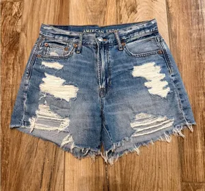 American Eagle 90s Boyfriend Shorts thumbnail 1