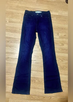 Signature Levis Women's size 2M w26 L32 Dark blue Mid rise Boot Cut Jeans thumbnail 1