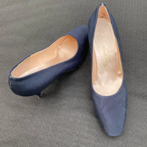 💙 Vintage 1950s or 60s Saks Fifth Avenue Fenton Last Size 7 Navy Blue Kitten Heels Pumps 💙 thumbnail 6
