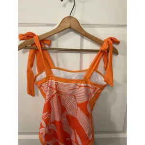 NWOT Orange Tropical Floral One Piece Swimsuit & Sarong Set Size M Resort thumbnail 7