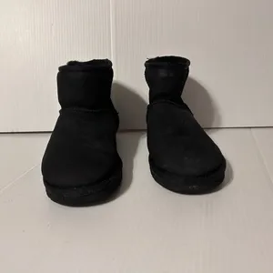 UGG S/N 1016222 black suede winter boots women size 7 thumbnail 3