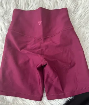 Aritzia 7” Biker Shorts thumbnail 2